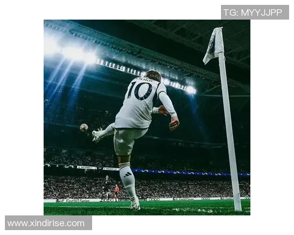 克劳奇足球明星的传奇之路与不屈精神的完美结合 克劳奇足球明星的传奇之路与不屈精神的完美结合