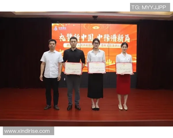 足球明星李超的职业生涯与成就全景介绍及精彩瞬间图片展示